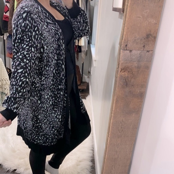 Lane Bryant leopard print knit sweater size 26/28 - Picture 3 of 8